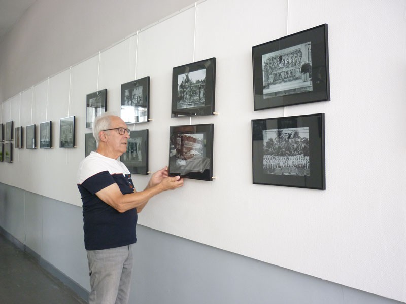 André Montoya prépare l'installation